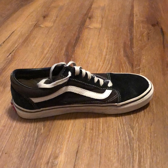 Shoes. - Picture 3 of 4